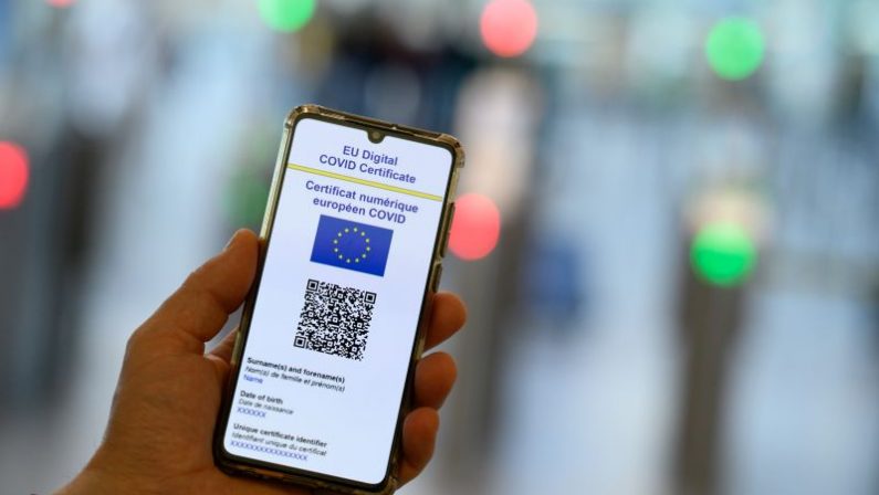 Green pass, Mattarella firma decreto su obbligo al lavoro