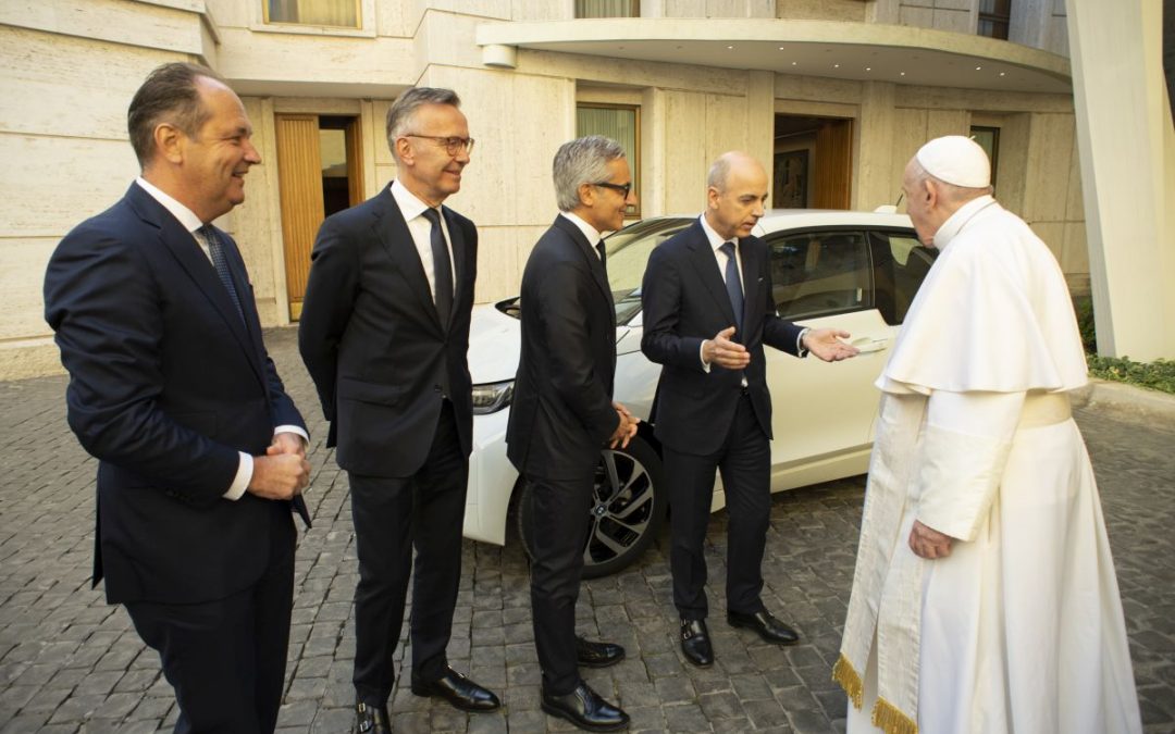 Bmw Italia ha donato una i3 a Papa Francesco