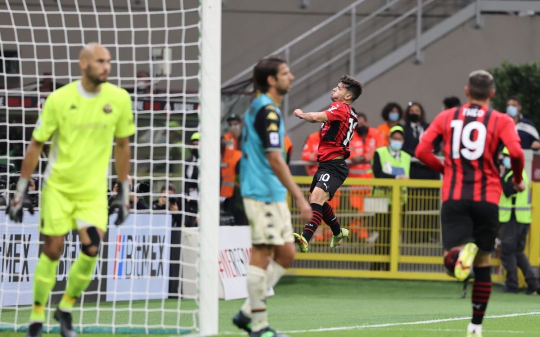 Milan-Venezia 2-0, rossoneri in vetta con l’Inter