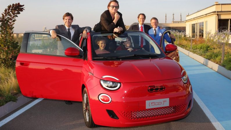 Stellantis, Bono Vox ambasciatore della svolta sostenibile con Elkann