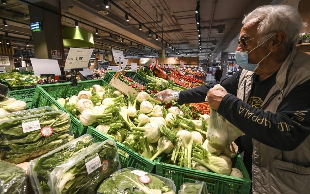 Istat, la fiducia dei consumatori ai massimi storici