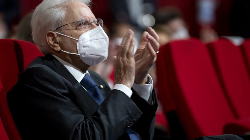 Mattarella “Bersaglieri esempio virtù che hanno scritto storia d’Italia”