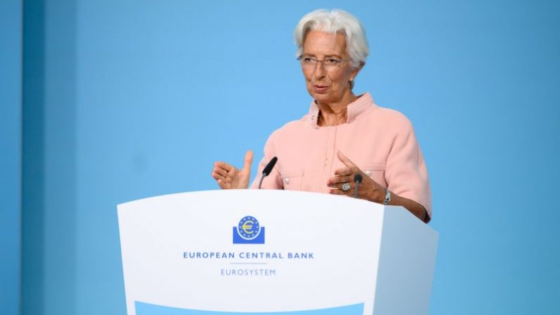 Lagarde rassicura i mercati, tassi fermi fino al 2023