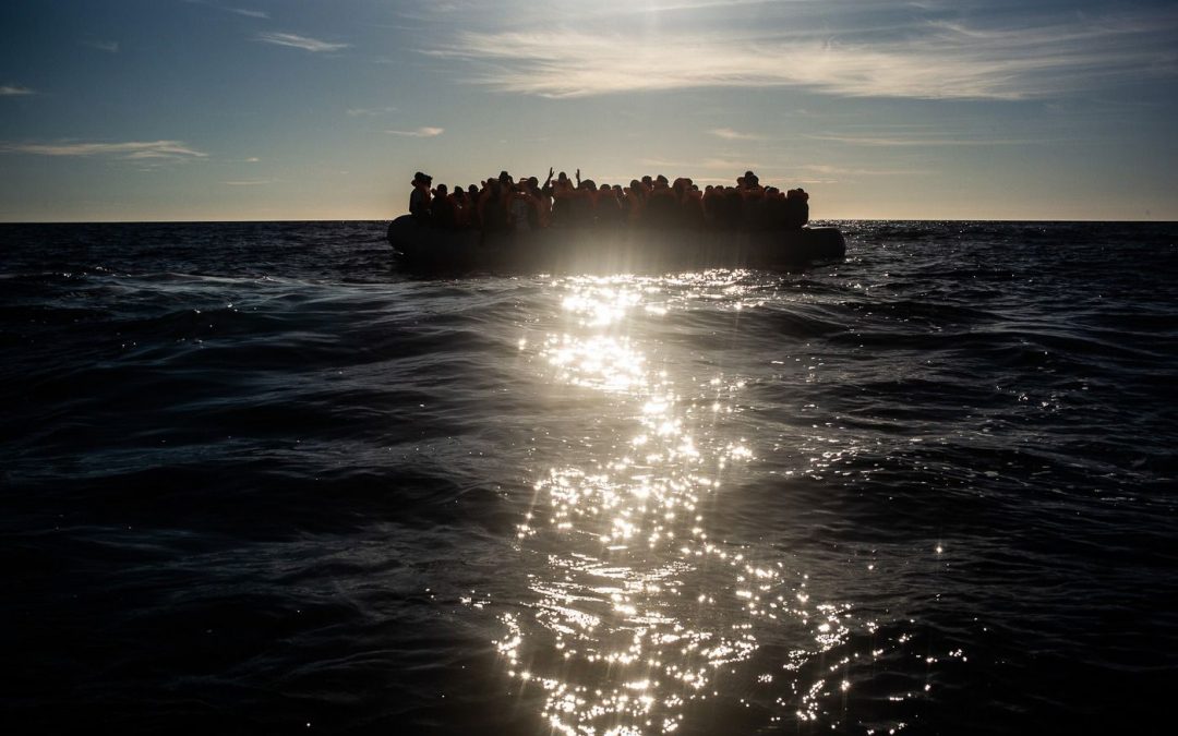 Notte di sbarchi a Lampedusa, 686 migranti in un solo barcone