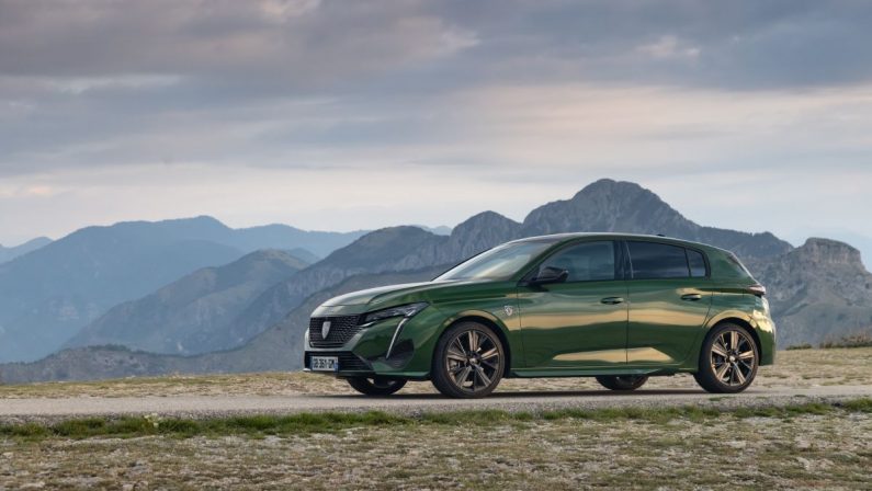 Esperienza digitale con il Peugeot i-Connect Advanced di 308