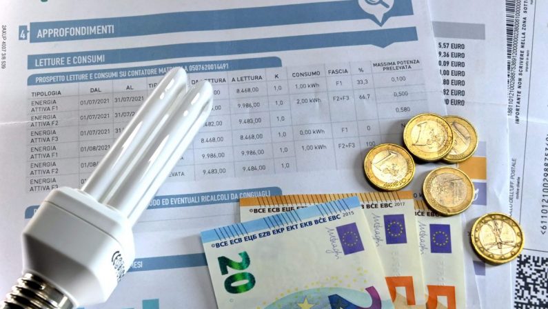 Bollette, con l’intervento del Governo +29,8% elettricità e +14,4% gas