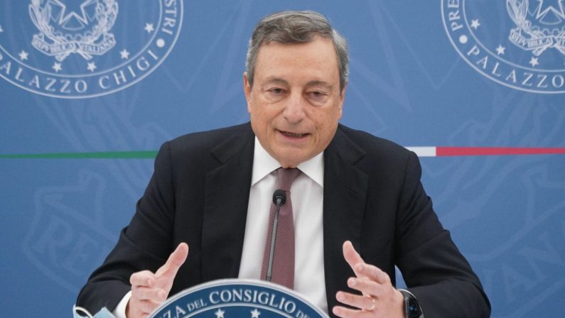 Minacce web dei No Vax a Draghi, perquisizioni
