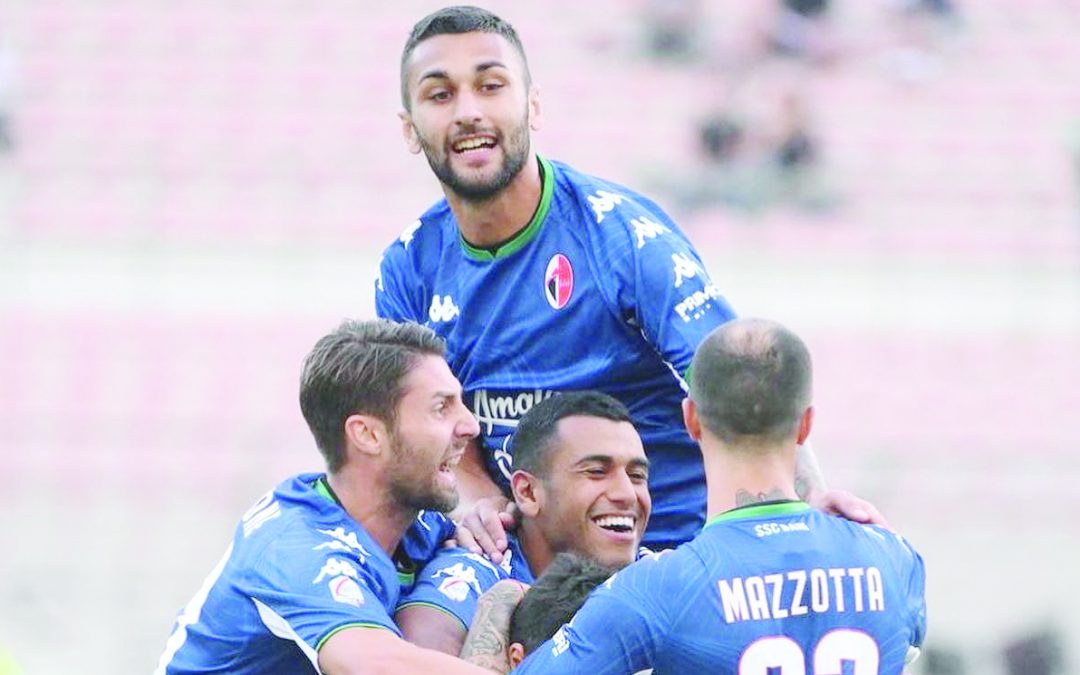 La festa del Bari dopo il gol di Botta (foto tratta da www.sscalciobari.it)
