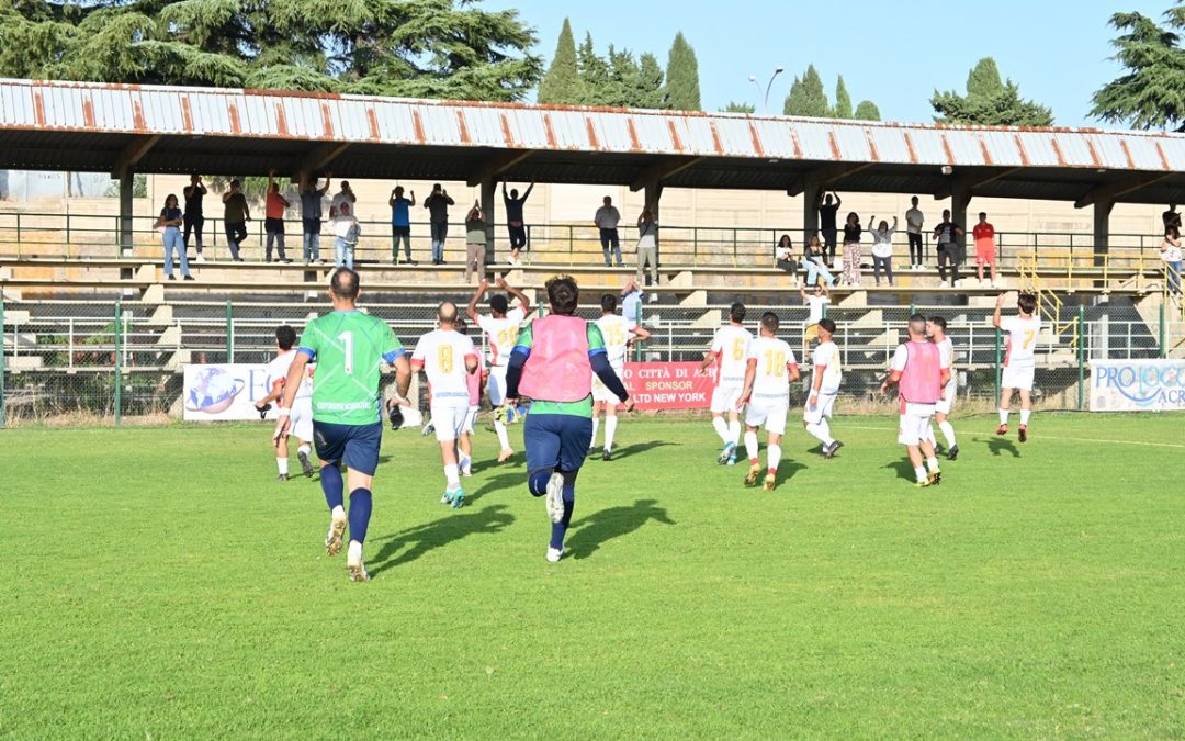Il Cotronei Caccuri festeggia la vittoria in casa dell'Acri