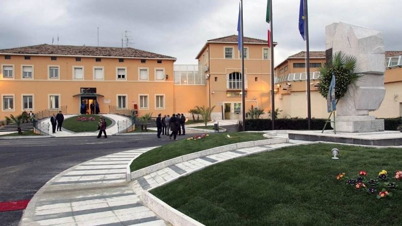 Aggressione in carcere a Cosenza, agente penitenziario finisce in ospedale