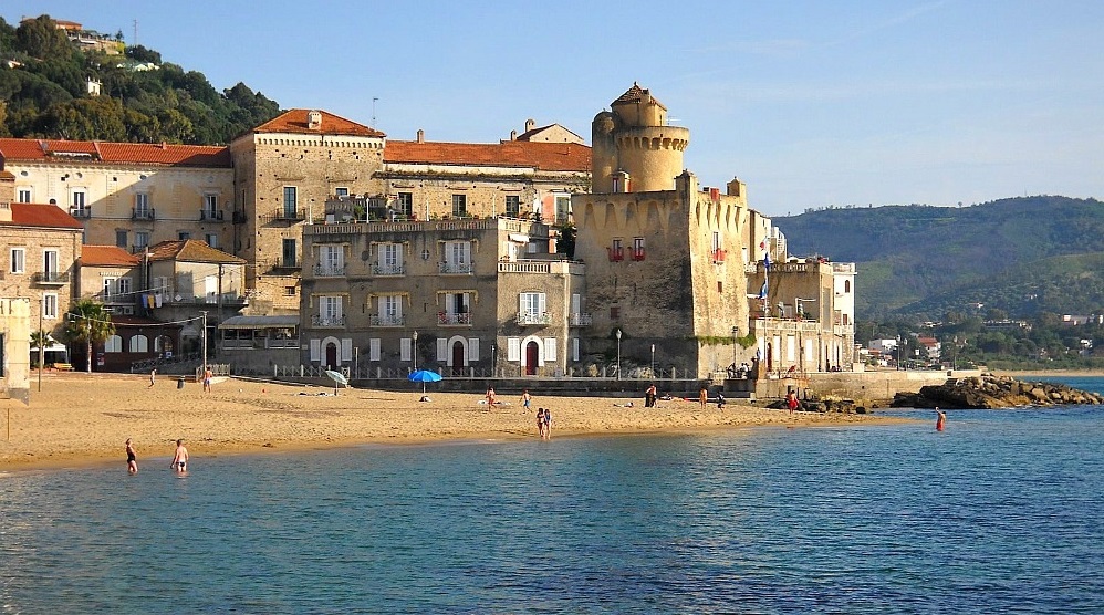 Uno scorcio di Castellabate dove si svolge  il Premio Alferano e dove dove hanno girato “Benvenuti al Sud"