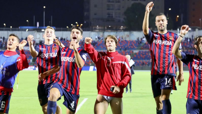 Il derby al Cosenza: il Crotone si arrende a un gol di Carraro