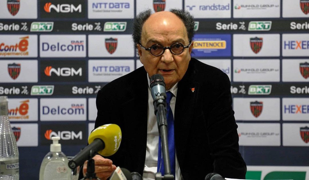 Il Cosenza Calcio alle prese con la fuga dei collaboratori