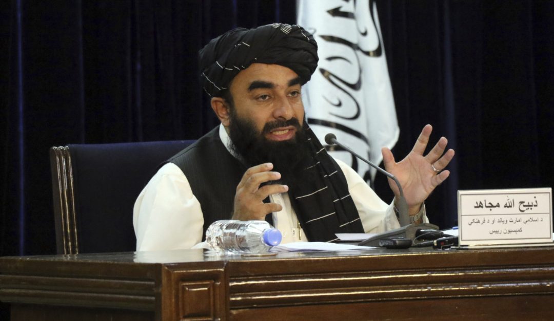 Il portavoce Zabihullah Mujahid in conferenza stampa ha annunciato i nomi dell'esecutivo ad interim
