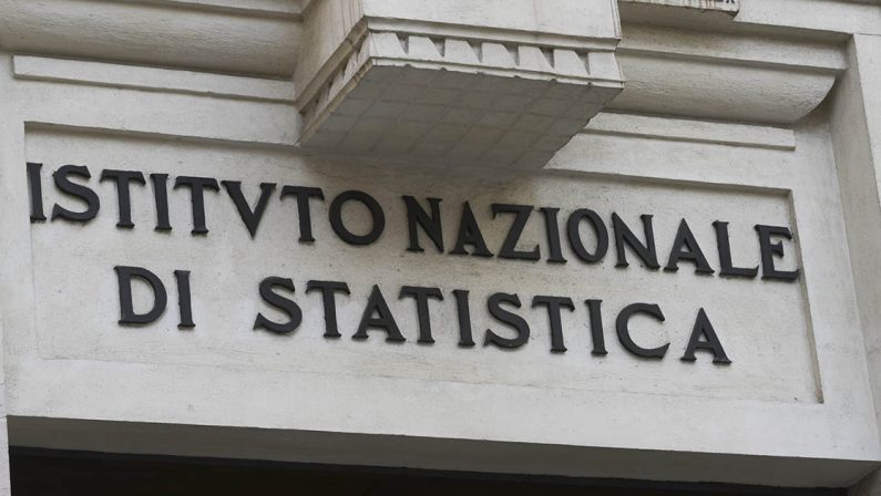Industria, Istat: a settembre produzione -2% rispetto al 2022