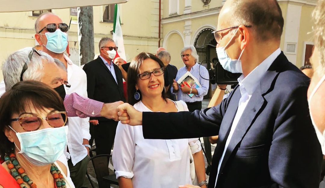 Il segretario nazionale del Pd Enrico Letta stamattina in Calabria con Amalia Bruni (a sinistra)