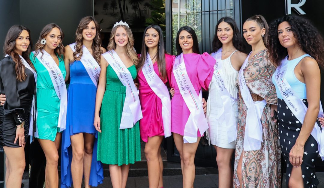 Foto di gruppo per le miss calabresi