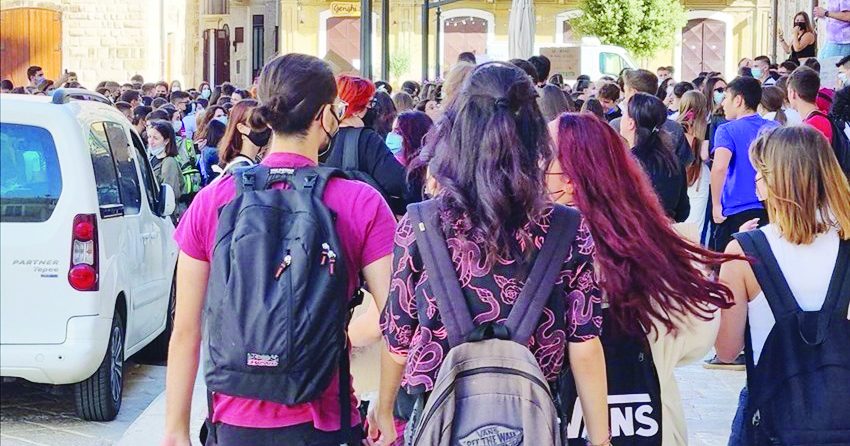 Cosenza, rientro a scuola regolare: studenti e docenti in classe