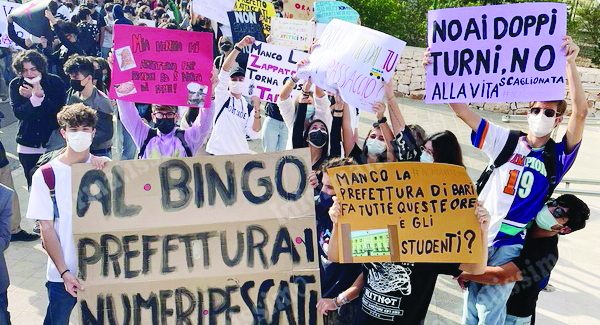 Doppi turni, nel Barese studenti in sciopero