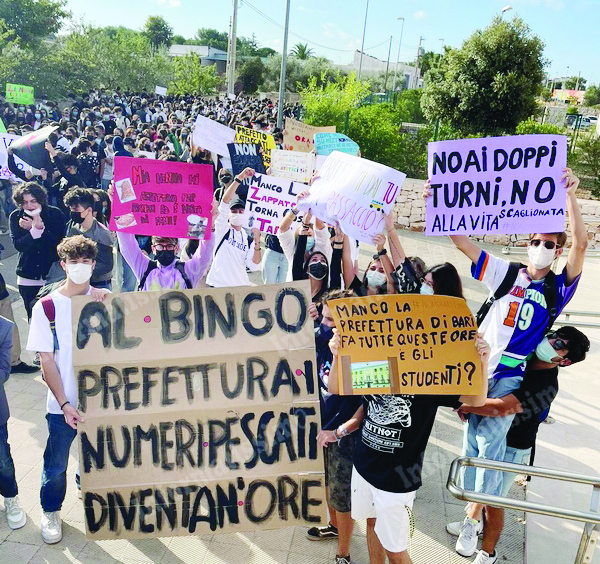 La protesta degli studenti ieri mattina a Putignano