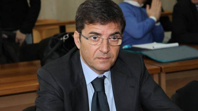Condanna definitiva per l'ex coordinatore campano di Forza Italia Nicola Cosentino
