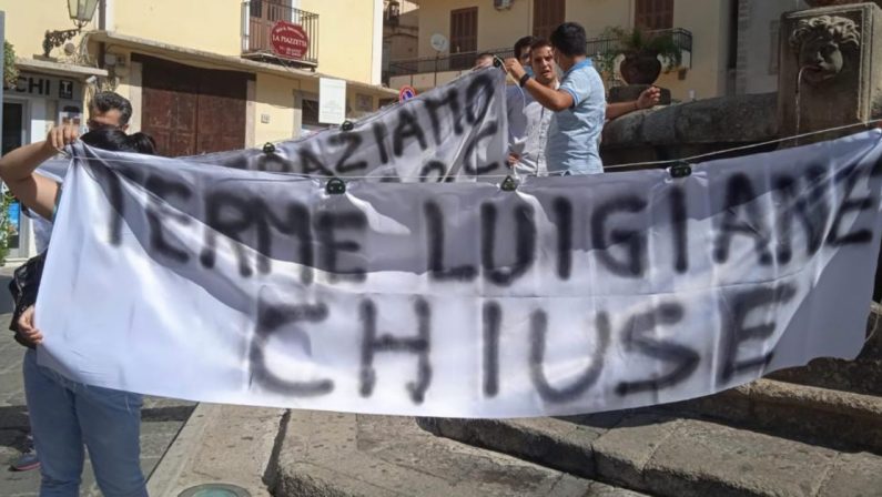 Terme Luigiane, lavoratori all’attacco del sindaco ricandidato: «Non votatelo»