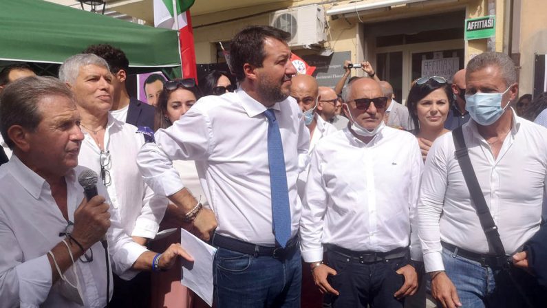 Nuove notizie giudiziarie sul candidato della Lega accolgono Salvini in Calabria