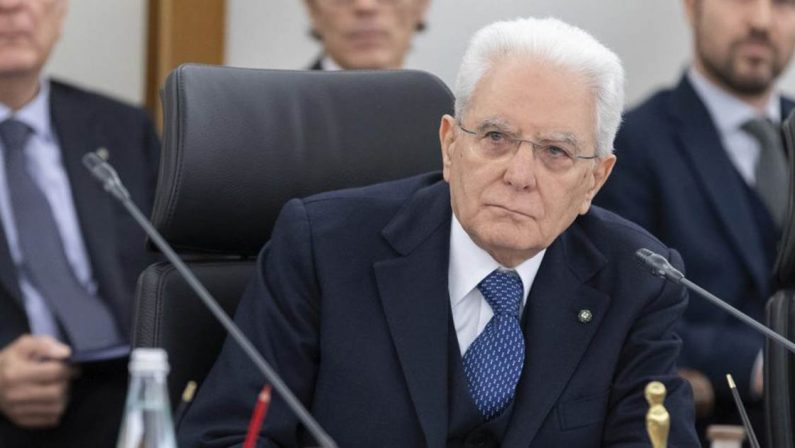 Mattarella: «Con i giovani i manganelli esprimono un fallimento»