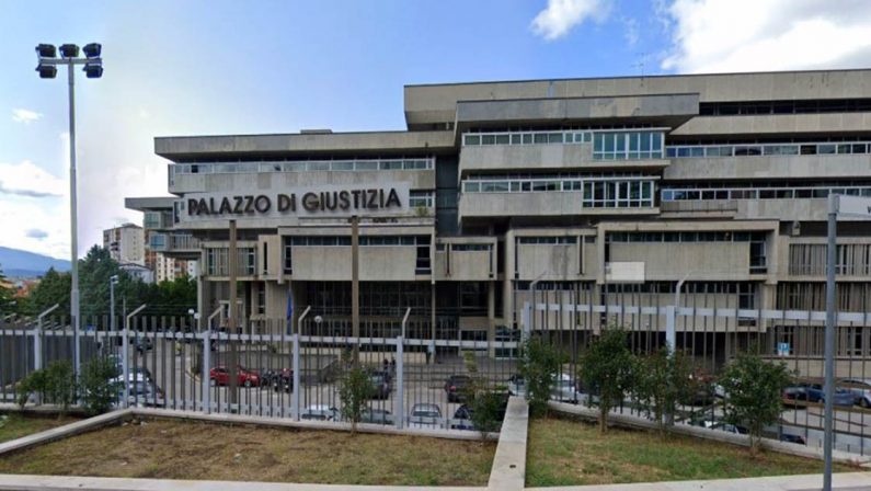 Lucania felix, il giallo della pistola in tribunale