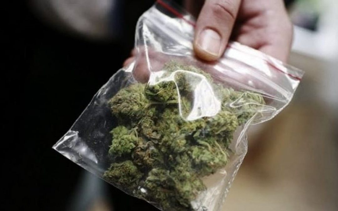 Corigliano, madre trova marijuana nella stanza del figlio e lo fa arrestare