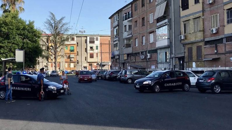 Scampia, controllo straordinario dei carabinieri alla circolazione stradale, ritrovati un’auto e un motoveicolo rubati