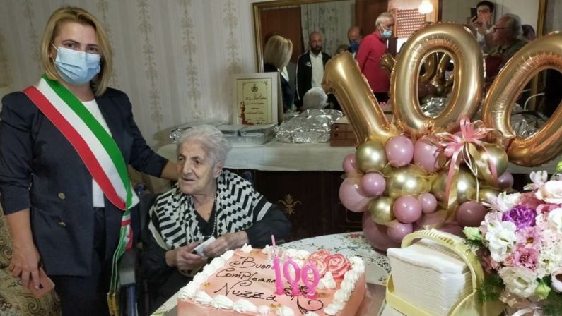 Caulonia, i 100 anni di Nuzza Spanò: viva da sola assistita dai vicini