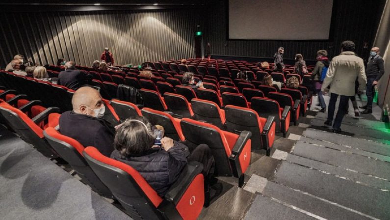 Cinema e teatri al 100 per cento di capienza: c’è il via libera del Governo