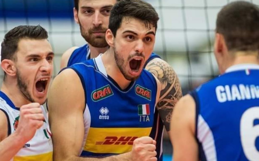 Daniele Lavia esulta con la maglia della Nazionale