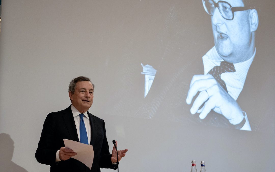Mario Draghi durante la cerimonia di intitolazione dell’Aula magna di Bologna Business School a Nino Andreatta