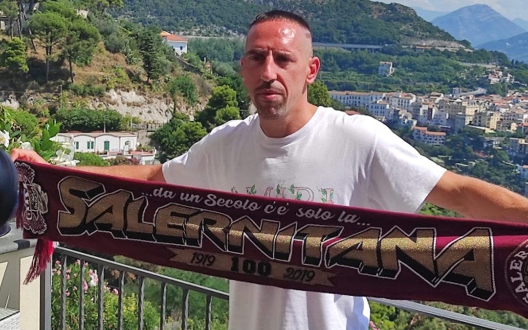 Franck Ribery con la sciarpa della Salernitana