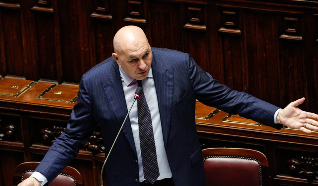 Il ministro Crosetto ieri in Parlamento