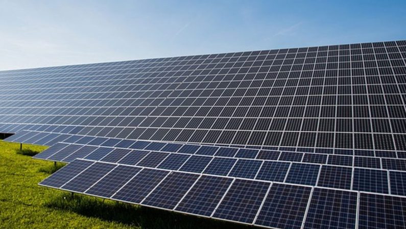 Trasporti, a Saline Ioniche il più grande impianto fotovoltaico d’Italia per i treni