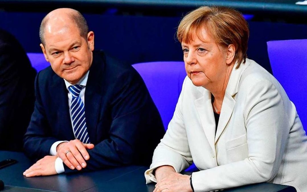 Olaf Scholz e Angela Merkel