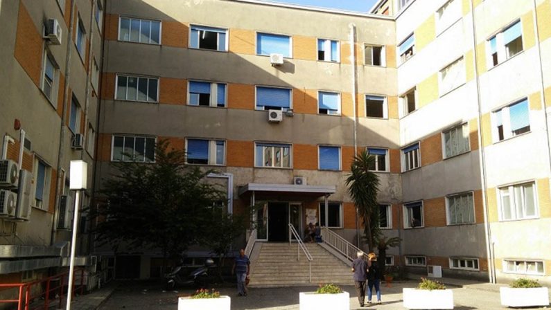 Giovane morto in circostanze sospette all’ospedale di Polistena, l’Asp dispone indagine