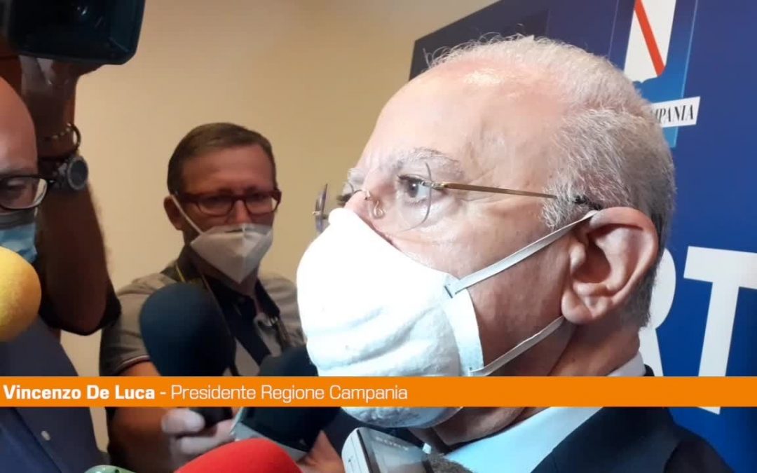 Blitz contro no vax, De Luca: “Usare pugno di ferro”