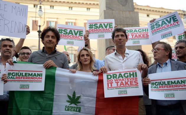 Referendum sulla cannabis, un mese di proroga per completare l'iter