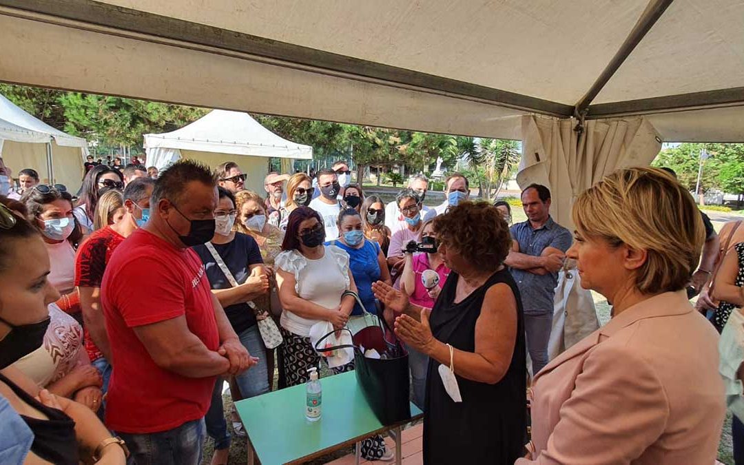 Il confronto tra i genitori degli alunni, la dirigente scolastica e il sindaco di Vibo Valentia