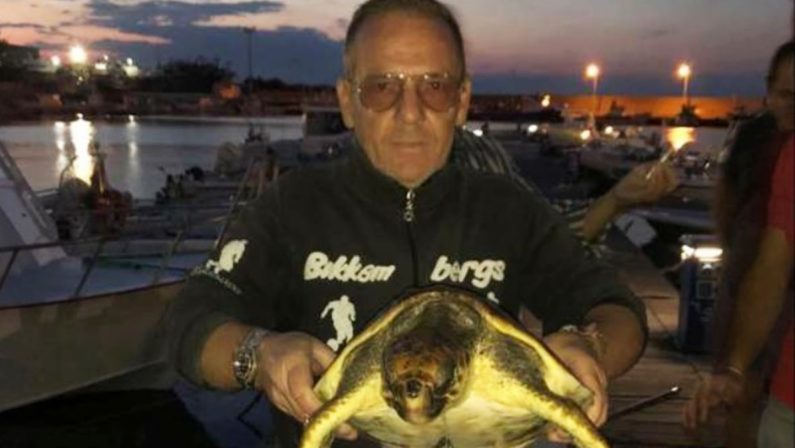 Cariati, tartaruga ferita recuperata da tre pescatori amatoriali