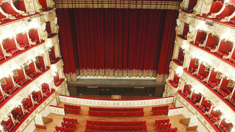 Teatro Petruzzelli di Bari, il mito tra follie e fiamme