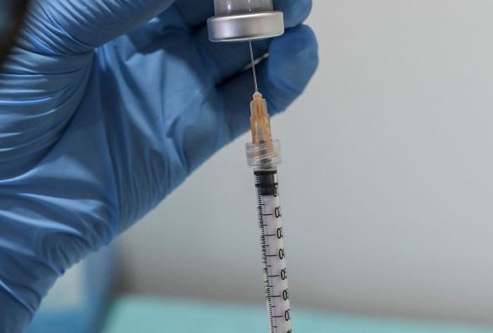 Ministero, via libera alla somministrazione del vaccino per il Covid con l’antinfluenzale