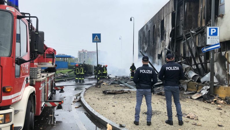 Aereo privato precipita nel Milanese, 8 le vittime: c'è anche un bambino