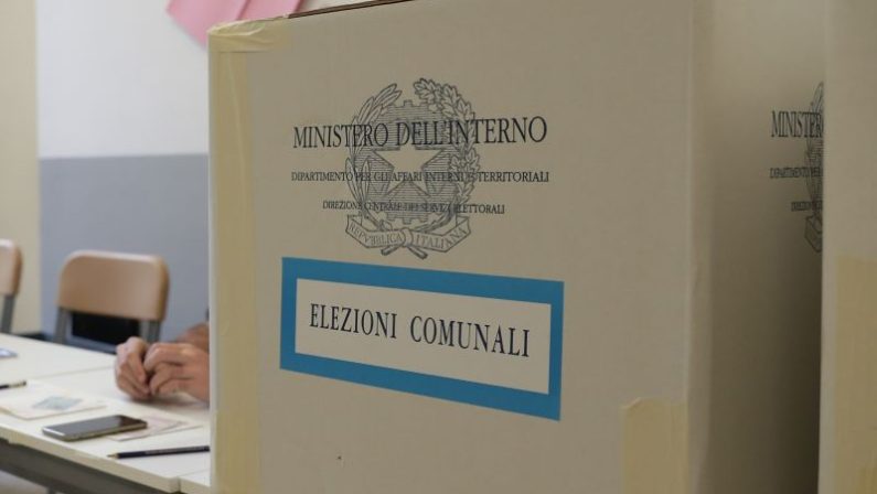 Amministrative, affluenza in calo al 54,69%