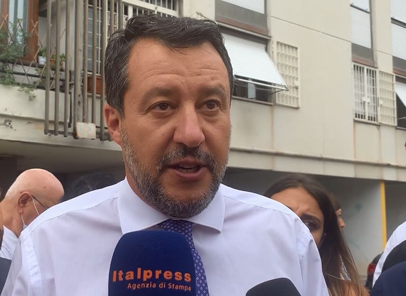 Salvini “Mettere per iscritto che nessuno pagherà più tasse”