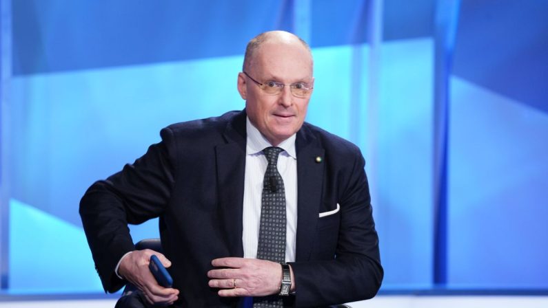 Ricciardi “Logorante fare tamponi continui, aumenteranno i vaccini”